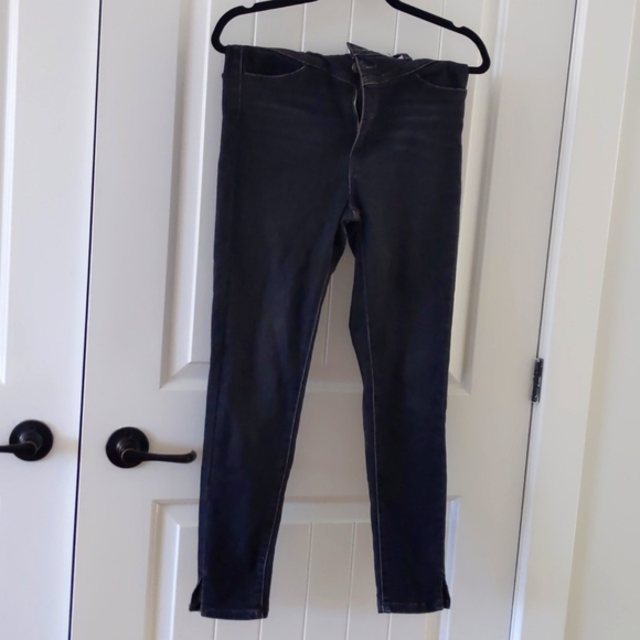 Levi's "mile high super skinny" black denim - Picture 1 of 4